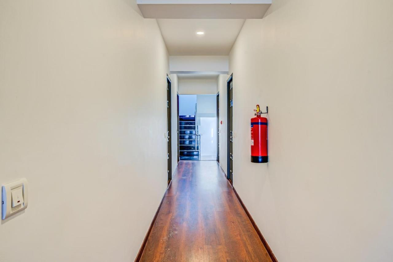 Отель Oyo Townhouse 74871 Thoraipakkam Ченнаи Экстерьер фото