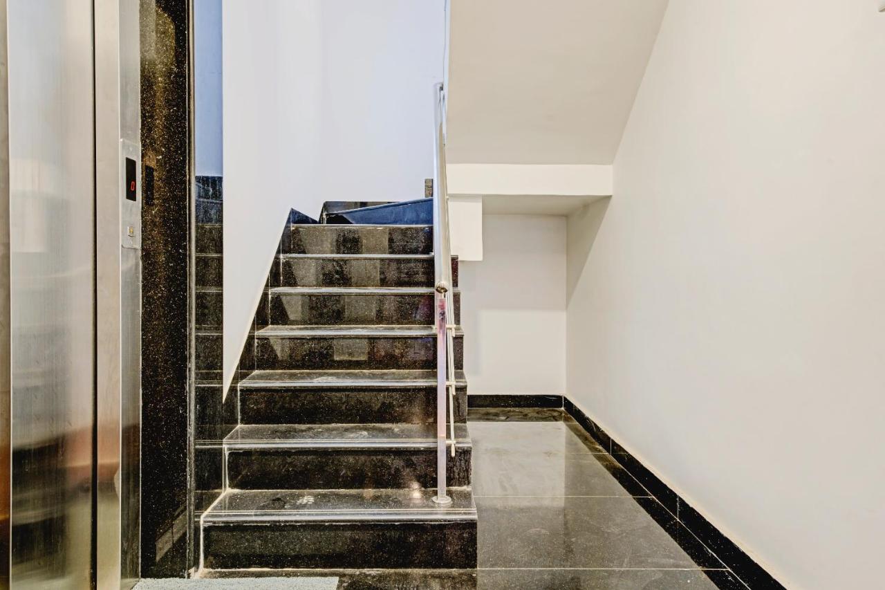 Отель Oyo Townhouse 74871 Thoraipakkam Ченнаи Экстерьер фото